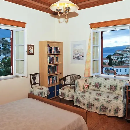 Maria's Traditional House * Hydra (Saronic Islands)